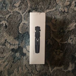 3 in 1 selfie stick!! Compatible with 3 different devices